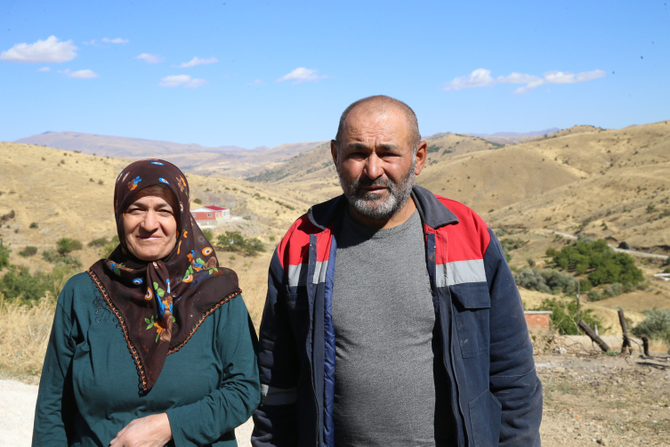 Deprem sonrası 'ölü' olarak kayıtlara geçti, yaşadığını ispatlamaya çalışıyor