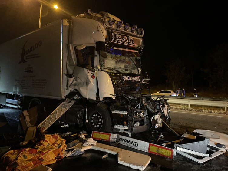 Edirne'de iki tırın çarpıştığı kazada 1 kişi öldü