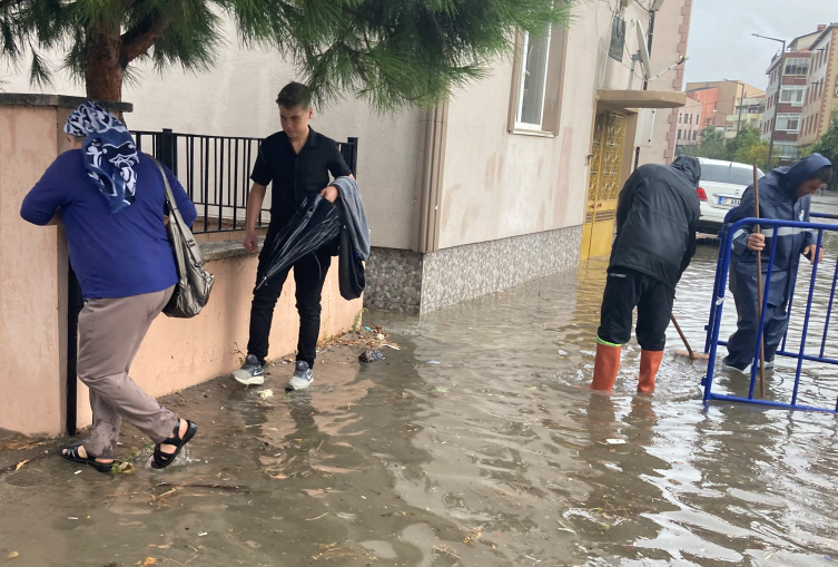 Çanakkale'de sağanak etkili oldu