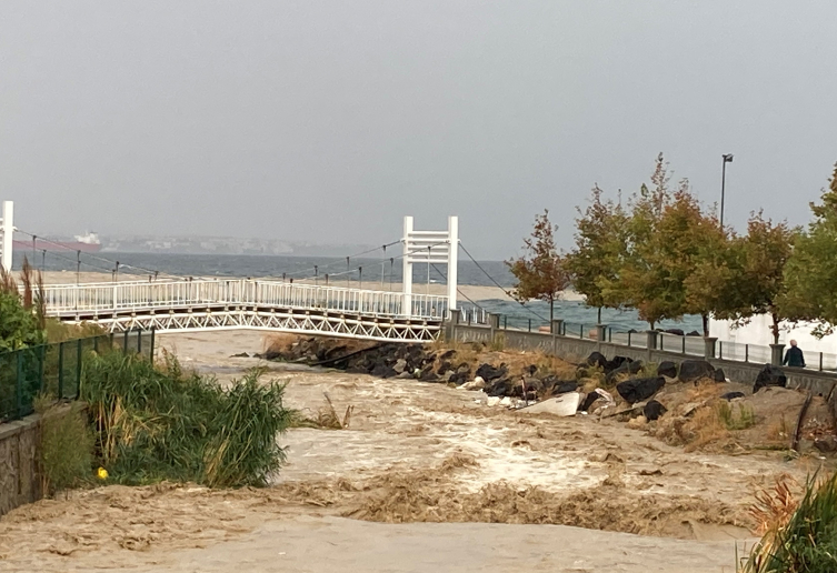 Çanakkale'de sağanak etkili oldu