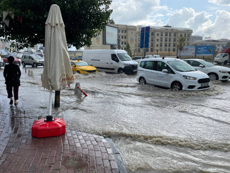 İstanbul'da sağanağın ardından 769 olay meydana geldi