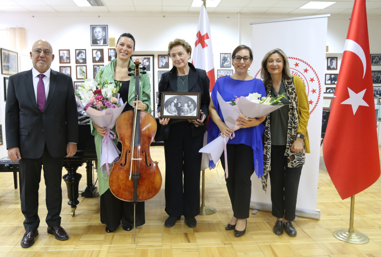 Türk sanatçılar, Cumhuriyet'in 100. yılı kutlamaları kapsamında Gürcistan'da konser verdi