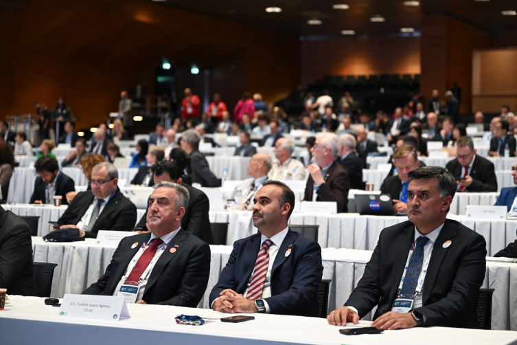 Bakan Kacır 74. Uluslararası Uzay Kongresi'nde konuştu: Herkesin bu yolculukta yer alması için birlikte çalışmalıyız