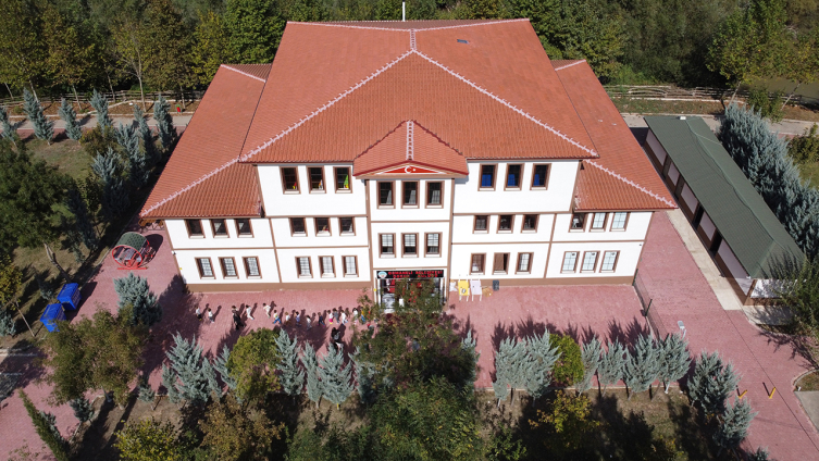 Bilecik'teki çocuk kulübü gece çalışan anne babaları rahatlattı