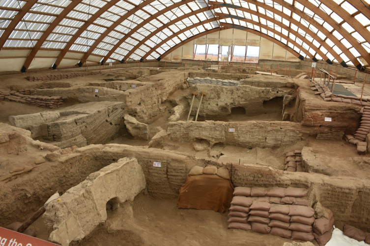 Çatalhöyük ve bölgedeki arkeolojik kazılarda binlerce yıllık tarihin izleri ortaya çıkıyor