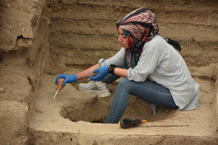 Çatalhöyük ve bölgedeki arkeolojik kazılarda binlerce yıllık tarihin izleri ortaya çıkıyor