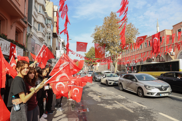 İstanbul, Cumhuriyet Bayramı için Türk bayraklarıyla süslendi