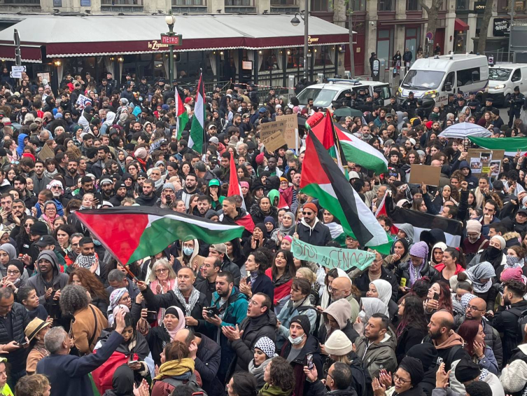 Paris'te yasağa rağmen Filistin'e destek gösterisi