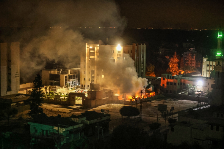 İsrail, Gazze'nin pek çok noktasına havadan ve karadan saldırı düzenledi
