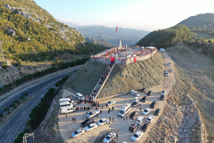 Andırın'da Şehitler Anıtı ve Seyir Terası'nın açılışı yapıldı