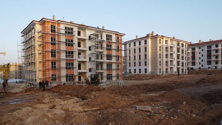 Elazığ'da deprem konutlarının inşası etap etap ilerliyor