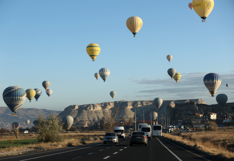 Kapadokya'da 36 yıl önce 5 kişinin uçuşuyla başlayan sıcak hava balonculuğu turizmin lokomotifi oldu