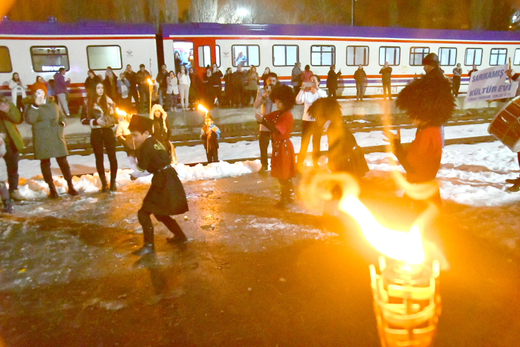 "Turistik Doğu Ekspresi" Kars'ta coşkuyla karşılandı