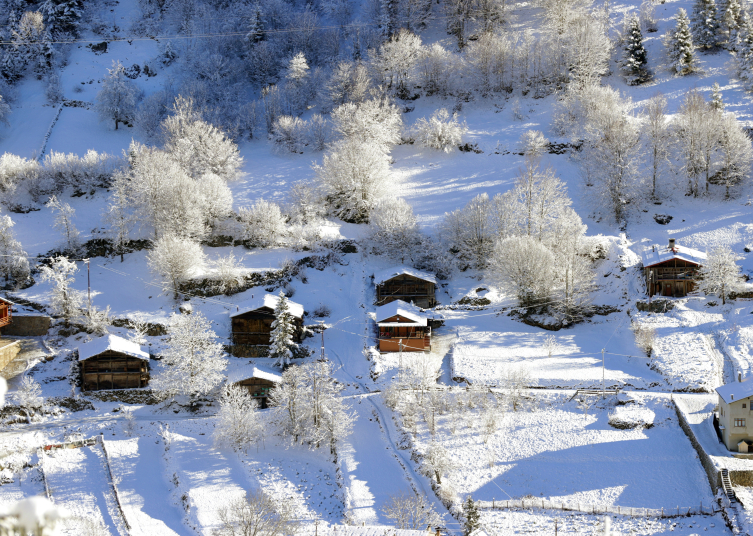 Uzungöl karla kaplandı