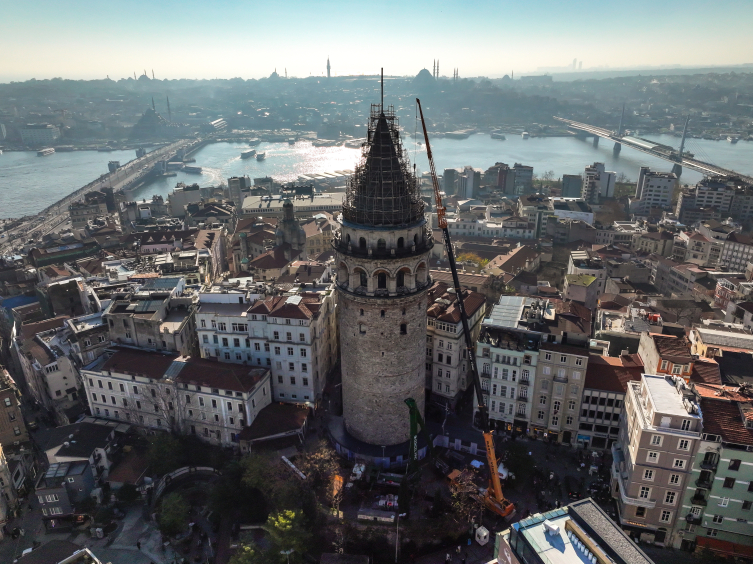 Galata Kulesi'nde restorasyon çalışmaları devam ediyor