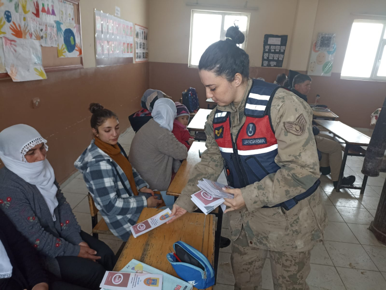 Ağrı'da öğrencilere jandarma tarafından eğitim verildi