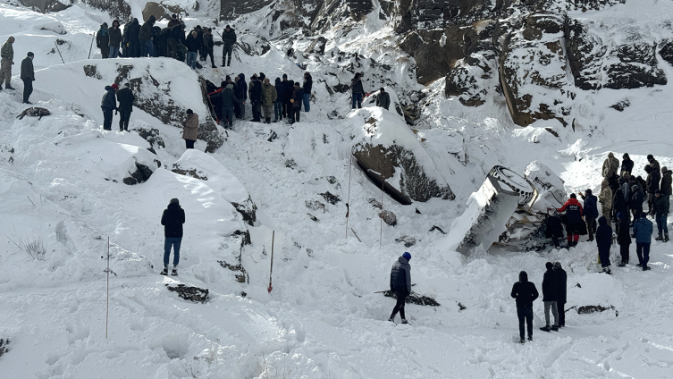 Ağrı'da iş makinesi uçuruma yuvarlandı: 4 ölü