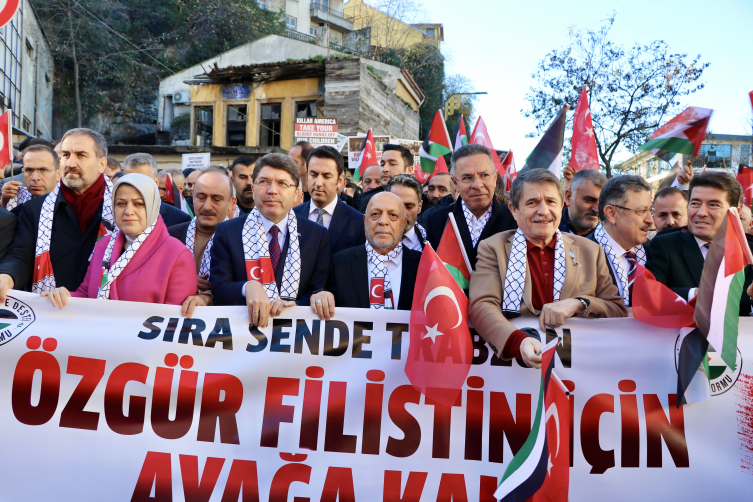 Bakan Tunç "Teröre Lanet, Filistin'e Özgürlük Yürüyüşü"ne katıldı