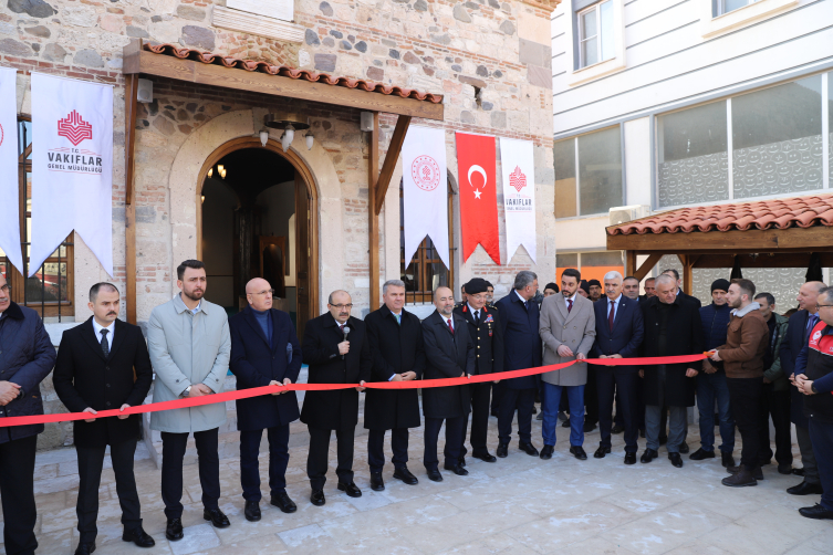 Tarihi Kepsut Oruç Bey Camii yeniden ibadete açıldı