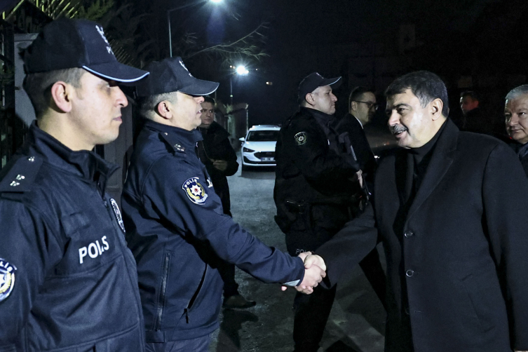 Ankara Valisi Şahin yeni yıl dolayısıyla polis ve jandarma personelini ziyaret etti