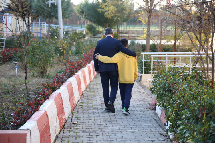 Devlet korumasında yetiştiği kente il müdürü olarak atandı