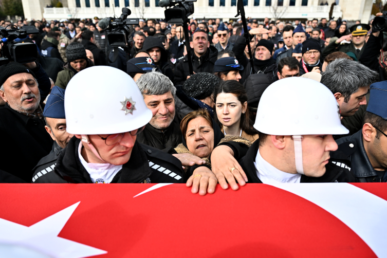 Şehit pilotlar son yolculuğuna uğurlandı