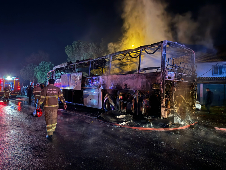 Bartın'da yolcu otobüsünde yangın çıktı