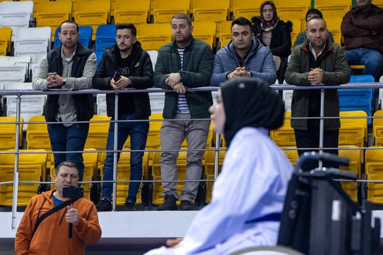 Madenciler enkazdan çıkardıkları Songül'ü ilk turnuvasında yalnız bırakmadı