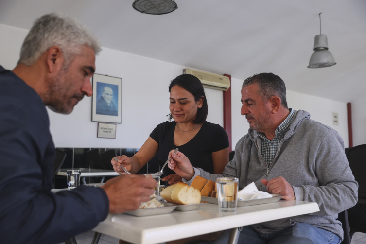 Baba mesleği tırcılığı seçen kadın şoför 8 ayda 60 bin kilometre yol yaptı