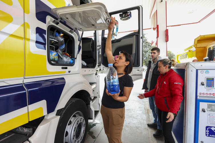 Baba mesleği tırcılığı seçen kadın şoför 8 ayda 60 bin kilometre yol yaptı