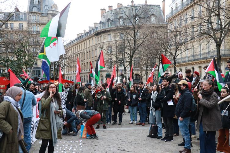 Paris'te Filistin halkıyla dayanışma gösterisi