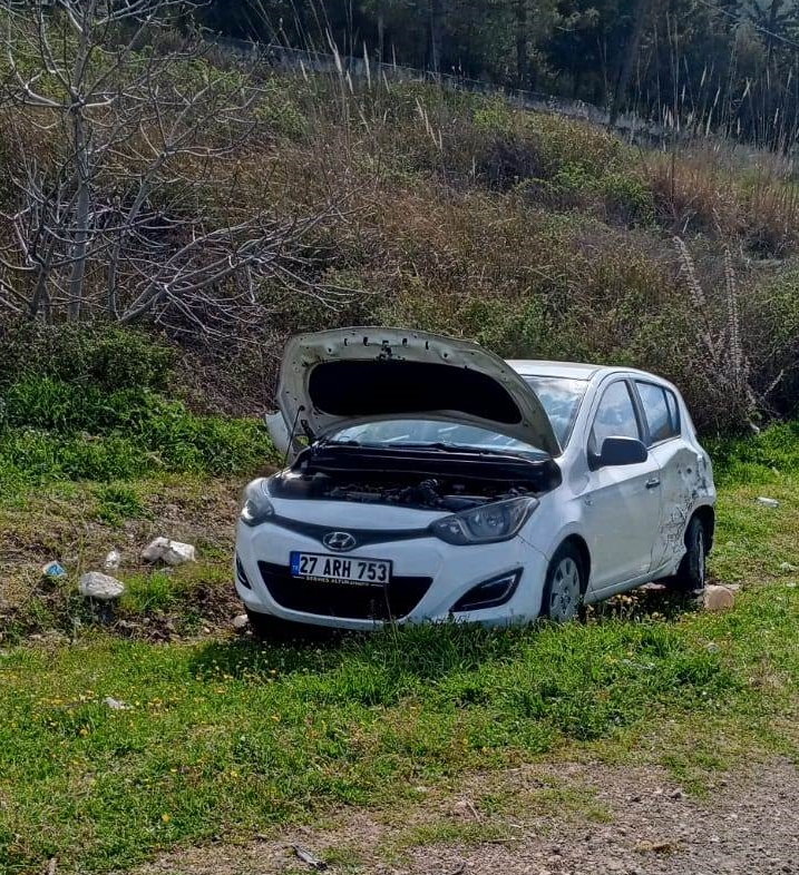 Gaziantep'te 3 aracın karıştığı kazada 3 kişi yaralandı