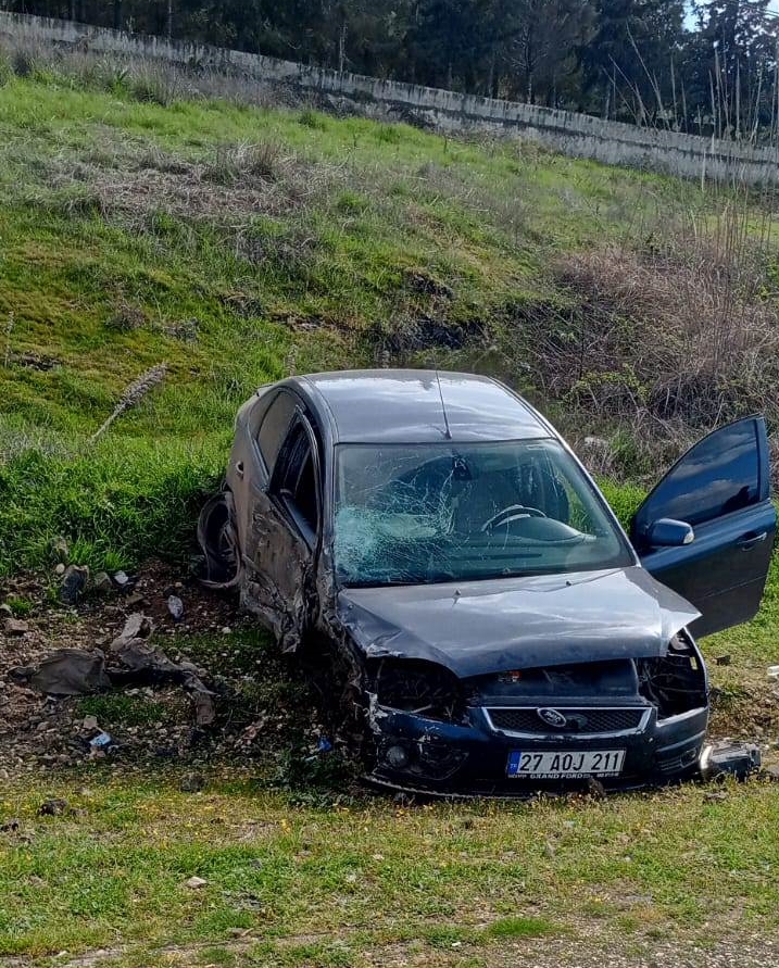 Gaziantep'te 3 aracın karıştığı kazada 3 kişi yaralandı