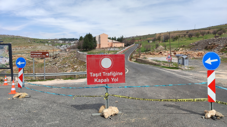 Diyarbakır'da peygamber kabirlerinin bulunduğu ziyaret yolunda toprak kayması