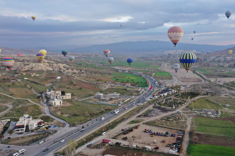 Yerli turistler Kapadokya'yı gökyüzünden keşfetti