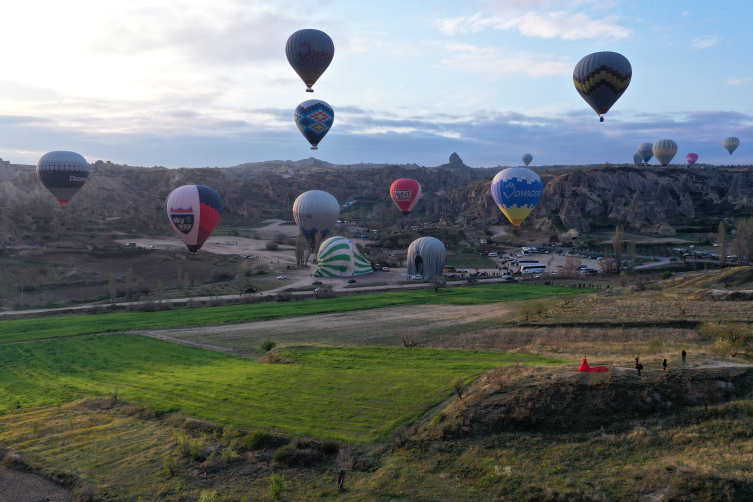 Yerli turistler Kapadokya'yı gökyüzünden keşfetti