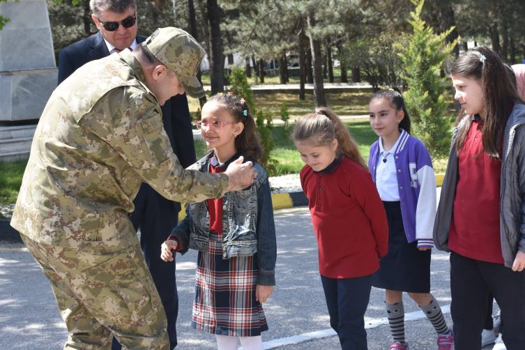Afyonkarahisar'da İkmal ve Garnizon Komutanlığı kapılarını çocuklara açtı