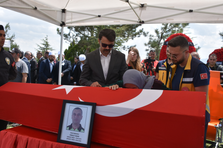 Isparta'da trafik kazasında şehit olan trafik polisi defnedildi