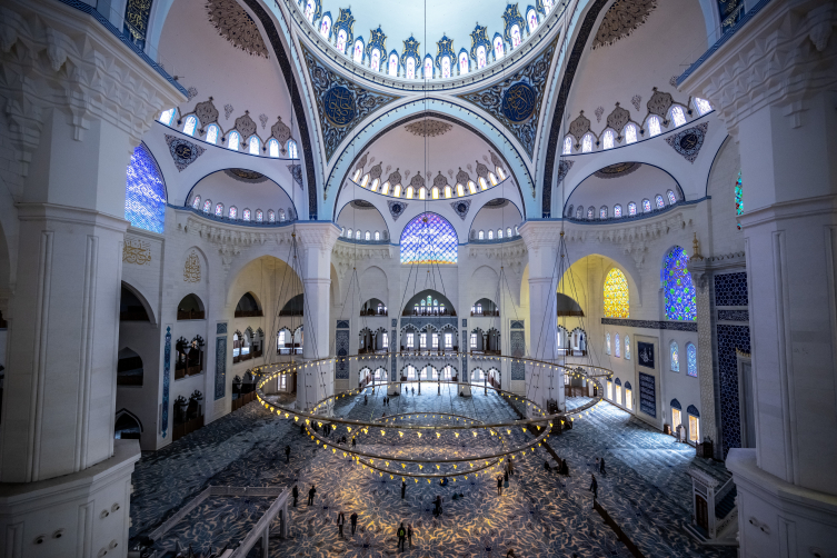 Büyük Çamlıca Camii Türkiye'nin en modern külliyesi niteliğinde