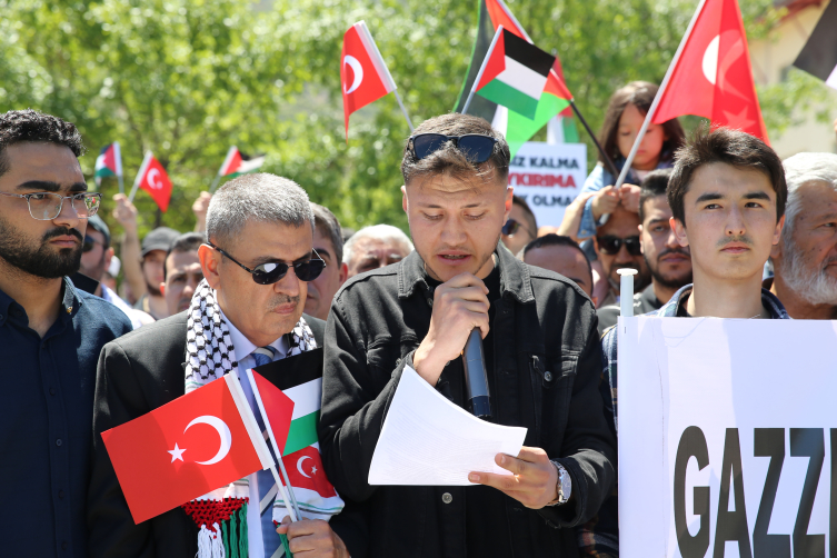 Denizli'de üniversite öğrencileri İsrail'i protesto etti