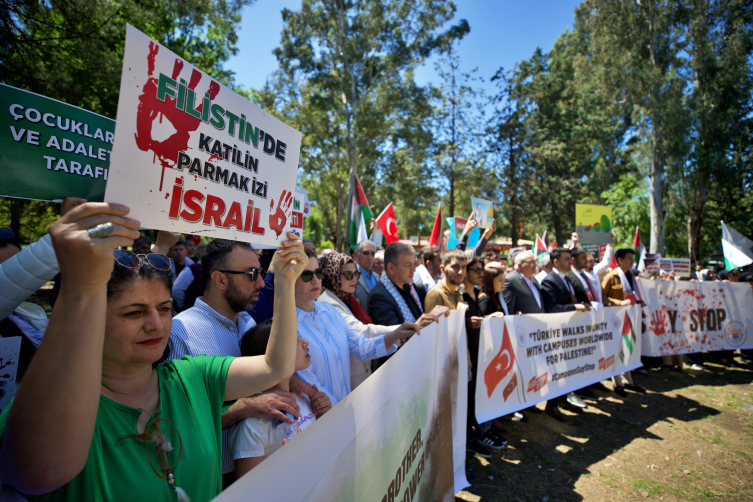 Osmaniye Korkut Ata Üniversitesi'nde öğrenciler Gazze'ye saldırılarını protesto etti