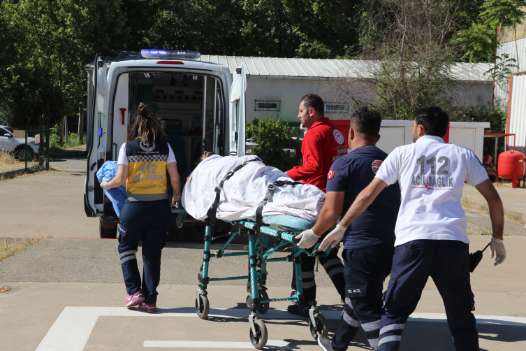 Diyarbakır'da ambulans helikopter kalça kemiği kırılan genç için havalandı