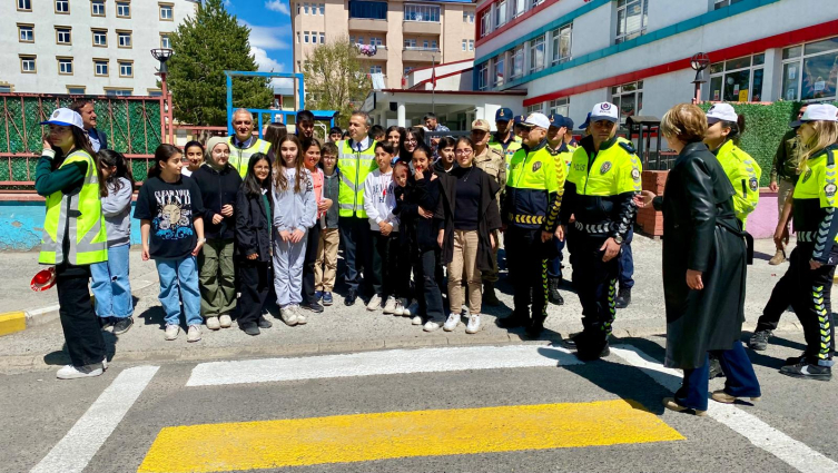 Ardahan'da "Karayolu Trafik Güvenliği Haftası" etkinlikleri yapıldı