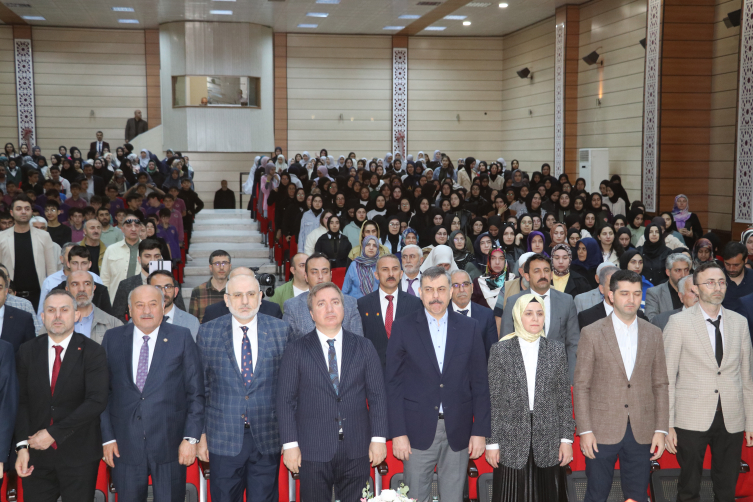 Erzurum Valisi Mustafa Çiftçi, "Hafız Kal Yarışması"nda Türkiye birincisi oldu