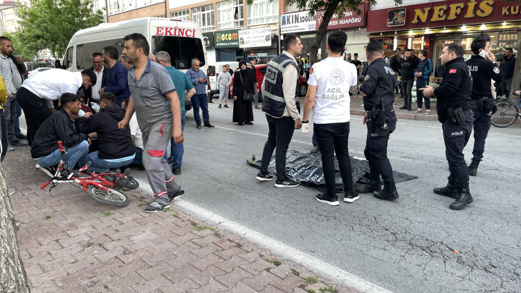 Kayseri'de bisiklet kullanırken minibüsün çarptığı çocuk hayatını kaybetti