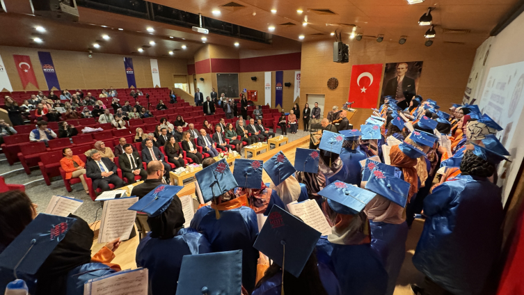 Çorum'da 4. dönem "Anne Üniversitesi"nden 65 kadın mezun oldu