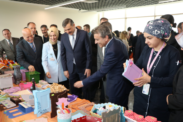 Erzurum'da psikiyatri hastalarının el sanatları sergilendi