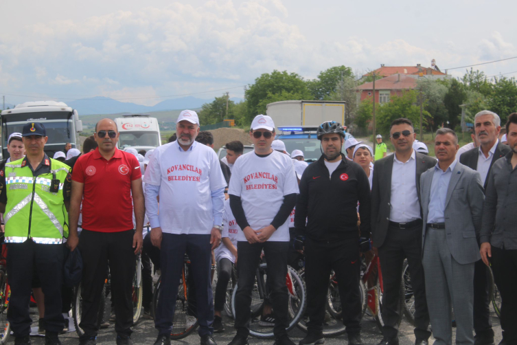 Elazığ'da Gençlik Haftası etkinliği kapsamında bisiklet yarışması yapıldı