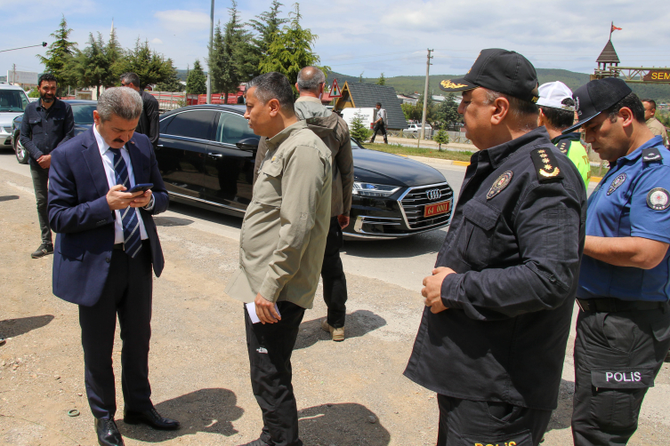 Uşak'ta takla atan otomobildeki 1 kişi öldü, 2 kişi yaralandı