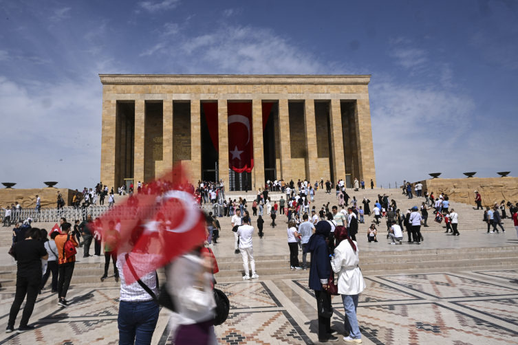 Anıtkabir 19 Mayıs'ta 220 bini aşkın ziyaretçiyi ağırladı